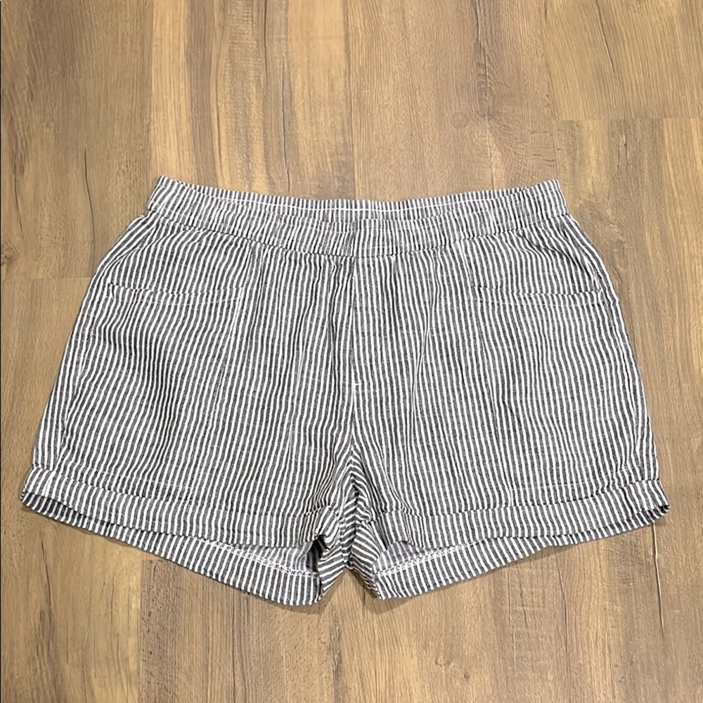 Old Navy size L shorts